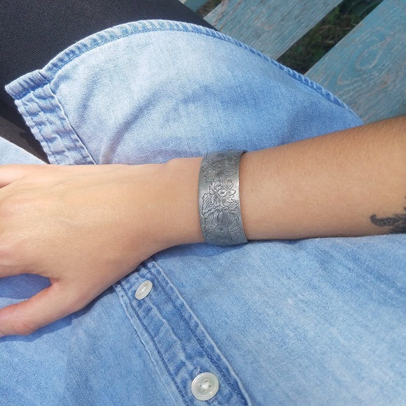 Vintage Cuff - Picture 5 of 5